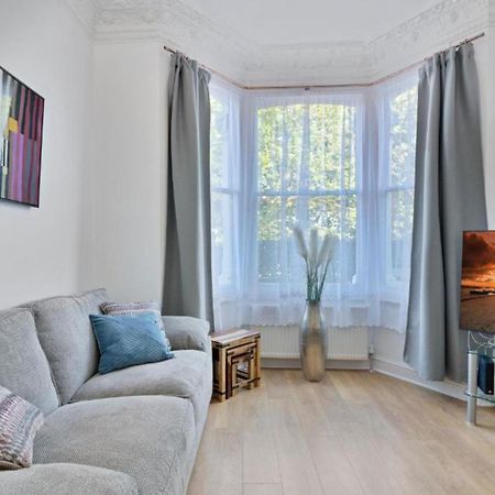 Onsitestays - Tranquil 2 Bedroom Apartment With Large Kitchen, Private Garden Near Wimbledon Station Londýn Exteriér fotografie