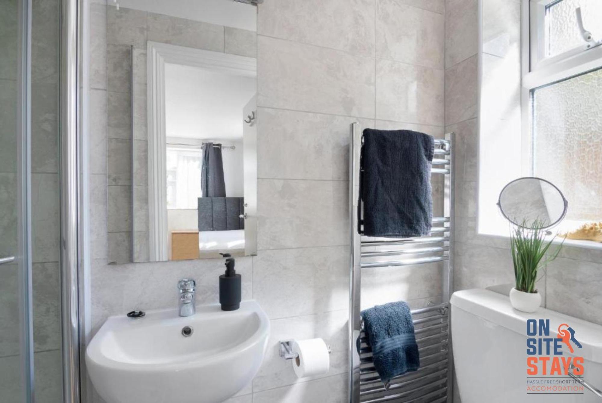 Onsitestays - Tranquil 2 Bedroom Apartment With Large Kitchen, Private Garden Near Wimbledon Station Londýn Exteriér fotografie